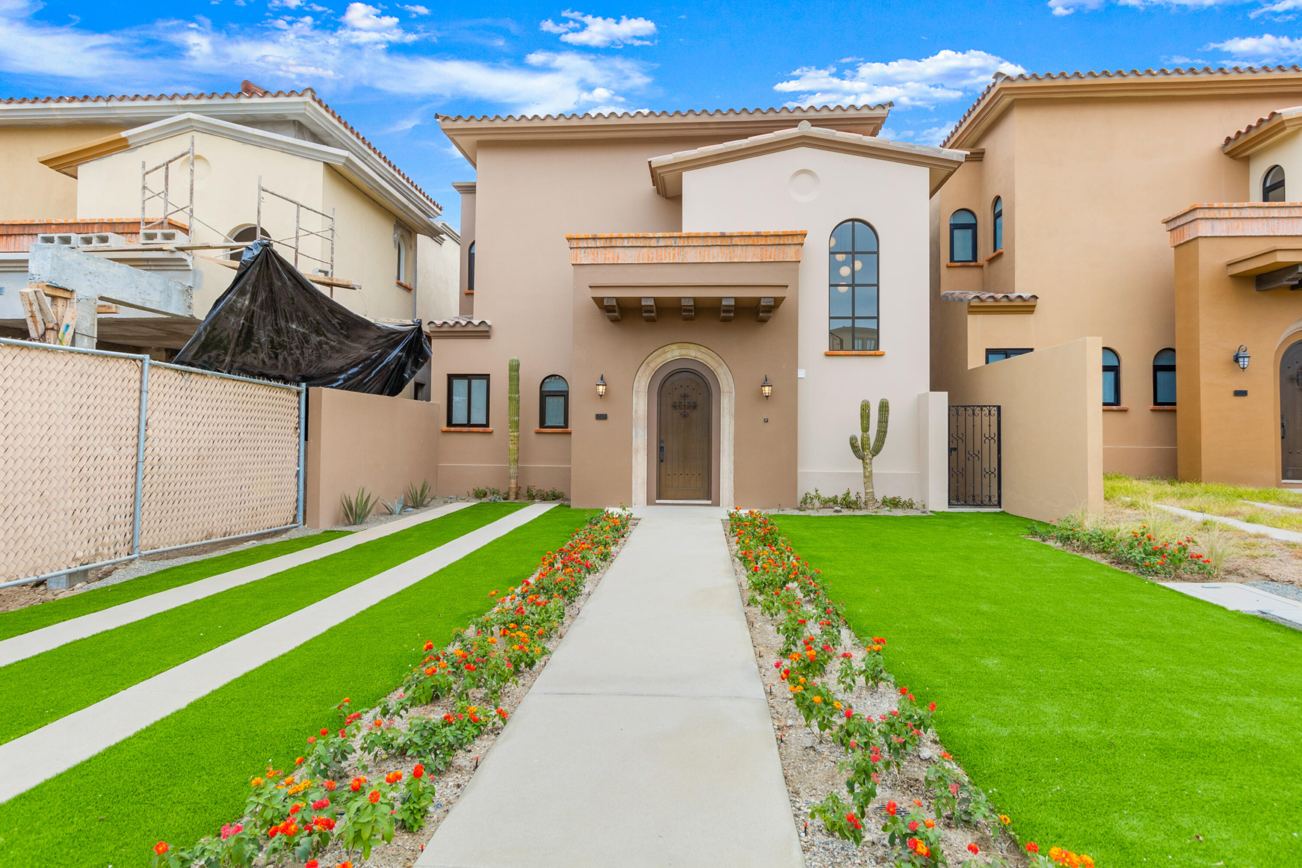 Quivira Coronado The Luna 5 bed home plan. The floor plan boasts a great room with vaulted ceilings over the living/dining area which looks out over the large covered terrace and the hand-made infinity edge pool beyond. The chefs kitchen with huge island with seating boasts Wolf and Sub-Zero appliances. The master and guest master have large ensuite baths w/ shower and tubs, and also both have ocean for sale